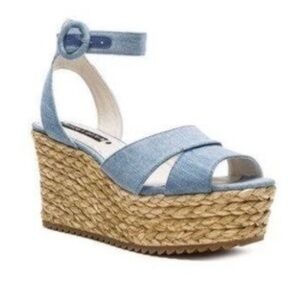 NWOB// Alice + Olivia Roberta Sandal in Blue Denim Fabric